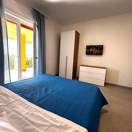 & Garden アパート ヴィーコ・エクエンセ